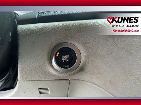 Used 2022 Chrysler Pacifica Touring-L w/ Uconnect Theater Family Group image 27