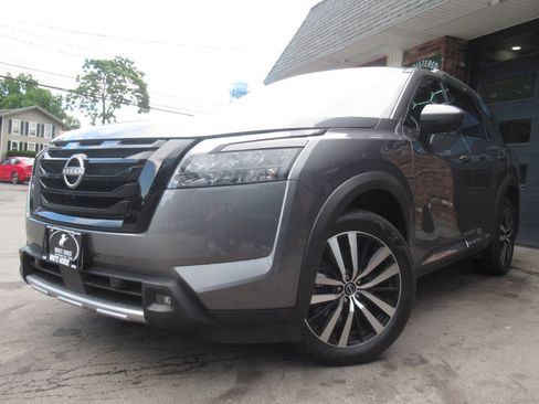 Used 2025 Nissan Pathfinder Platinum AWD/4WD image 34