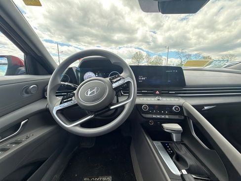 Used 2024 Hyundai Elantra SEL FWD image 18
