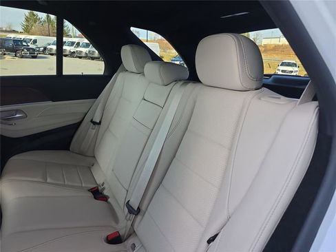 New 2025 Mercedes-Benz GLE 450 4MATIC image 16