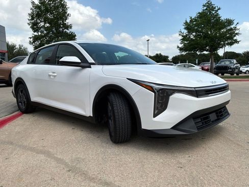 Used 2025 Kia K4 FWD image 4