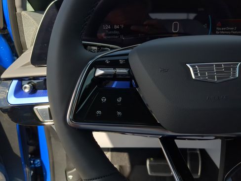 New 2026 Cadillac Optiq Luxury 1 image 28