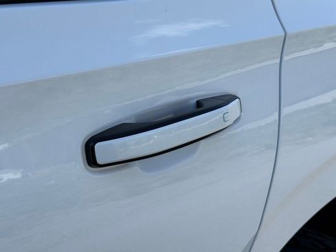 Used 2023 GMC Yukon SLT AWD/4WD image 20