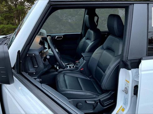New 2025 Ford Bronco Badlands image 9