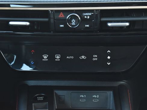 Used 2025 Nissan Kicks SR image 19