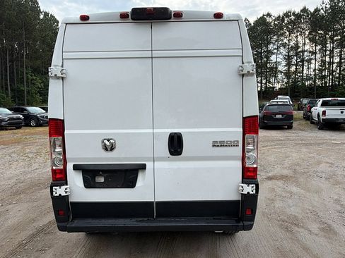 Used 2024 RAM ProMaster 2500 w/ Convenience Group FWD image 9