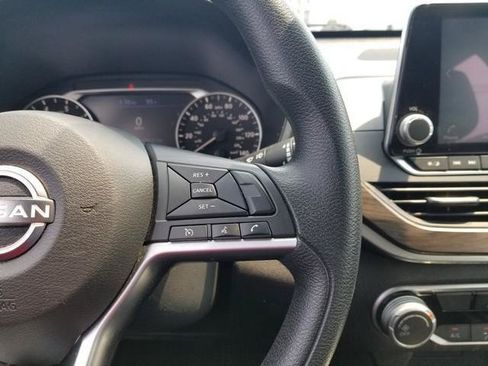Used 2024 Nissan Altima 2.5 SV FWD image 25