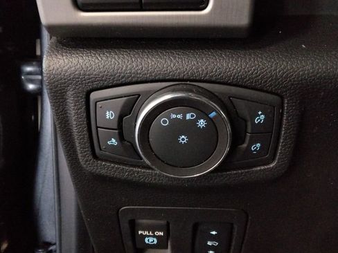 Used 2018 Ford F150 Platinum w/ Equipment Group 701A Luxury image 17