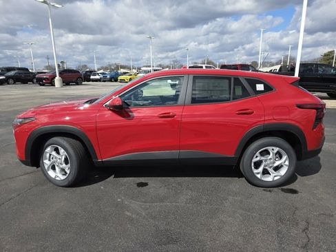 New 2026 Chevrolet Trax LS w/ LS Convenience Package FWD image 20