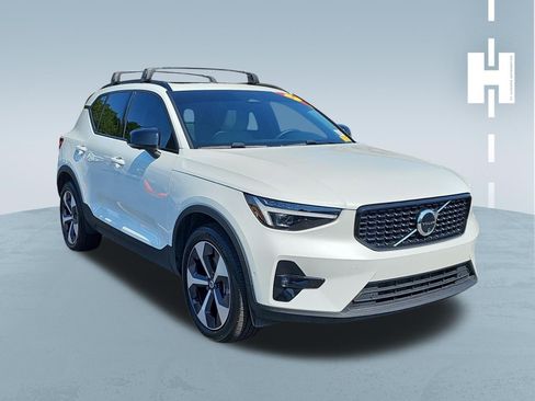 Used 2025 Volvo XC40 B5 Plus w/ Protection Package Premier AWD/4WD image 1
