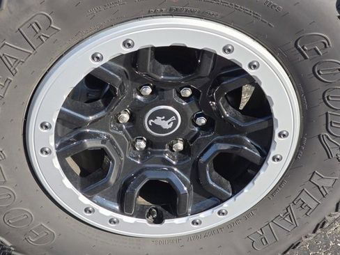 Used 2024 Ford Bronco Badlands image 32