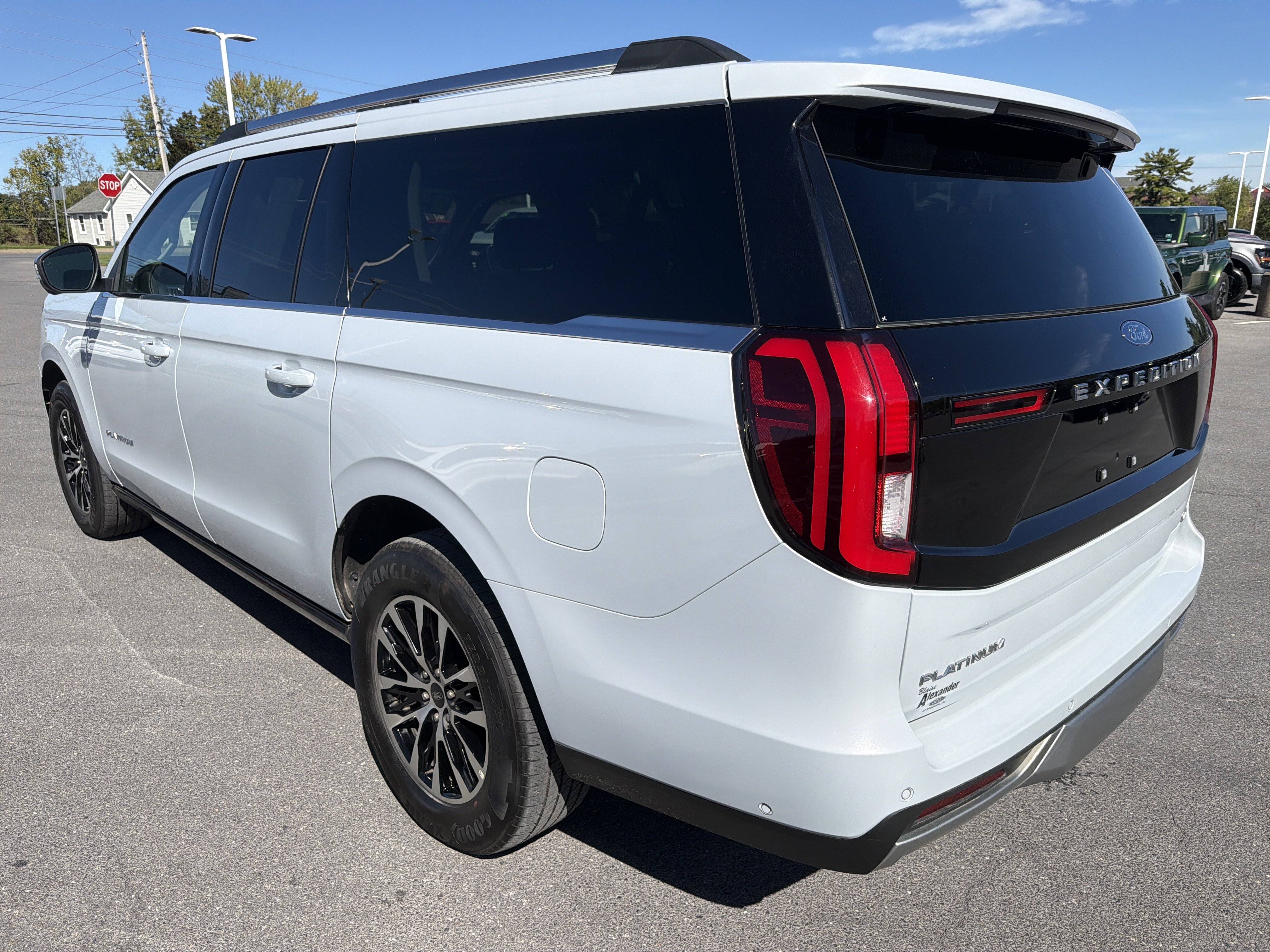 Used 2025 Ford Expedition Max Platinum AWD/4WD image 6