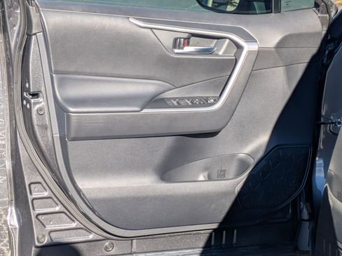 Used 2022 Toyota RAV4 XLE image 19