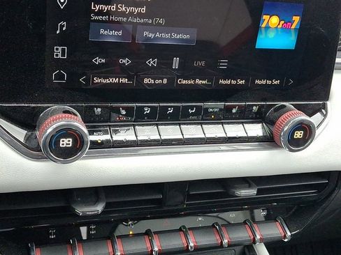 Used 2024 GMC Canyon AT4X image 15