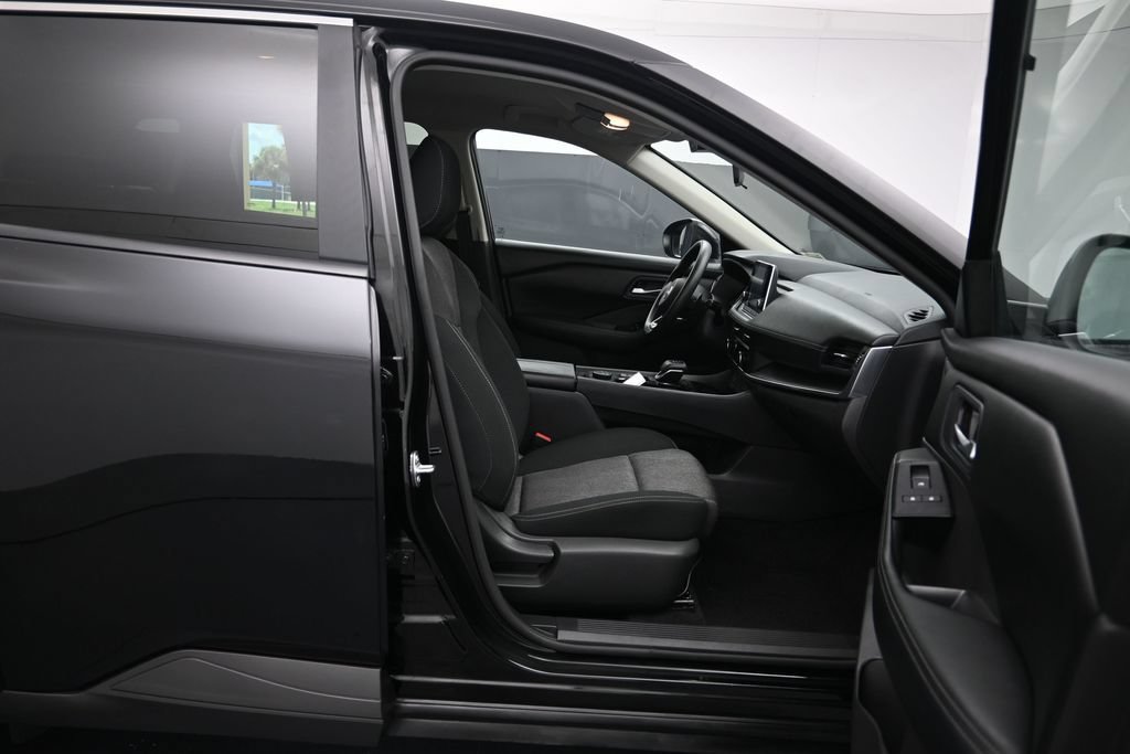 Used 2024 Nissan Rogue SV AWD/4WD image 26
