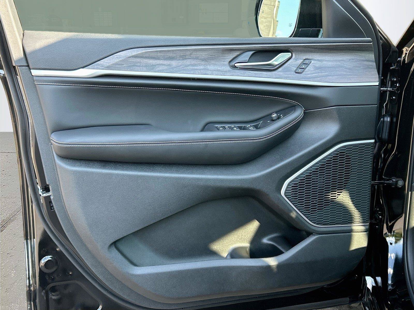New 2027 Jeep Grand Cherokee Limited AWD/4WD image 24
