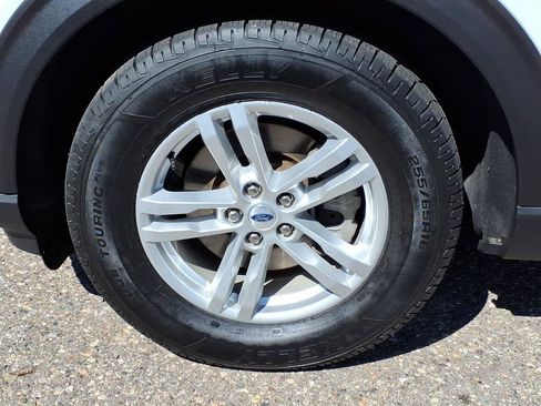Certified 2023 Ford Explorer XLT w/ Equipment Group 202A AWD/4WD image 9