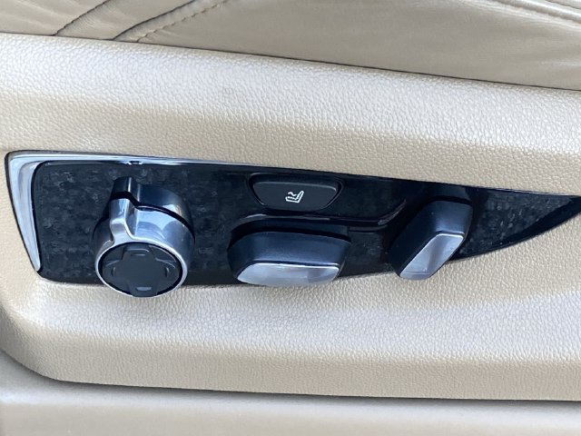 Used 2019 Cadillac Escalade Platinum AWD/4WD image 21