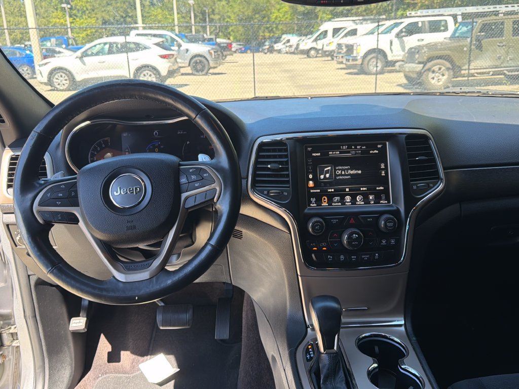 Used 2017 Jeep Grand Cherokee Laredo w/ Quick Order Package 2BE RWD image 8