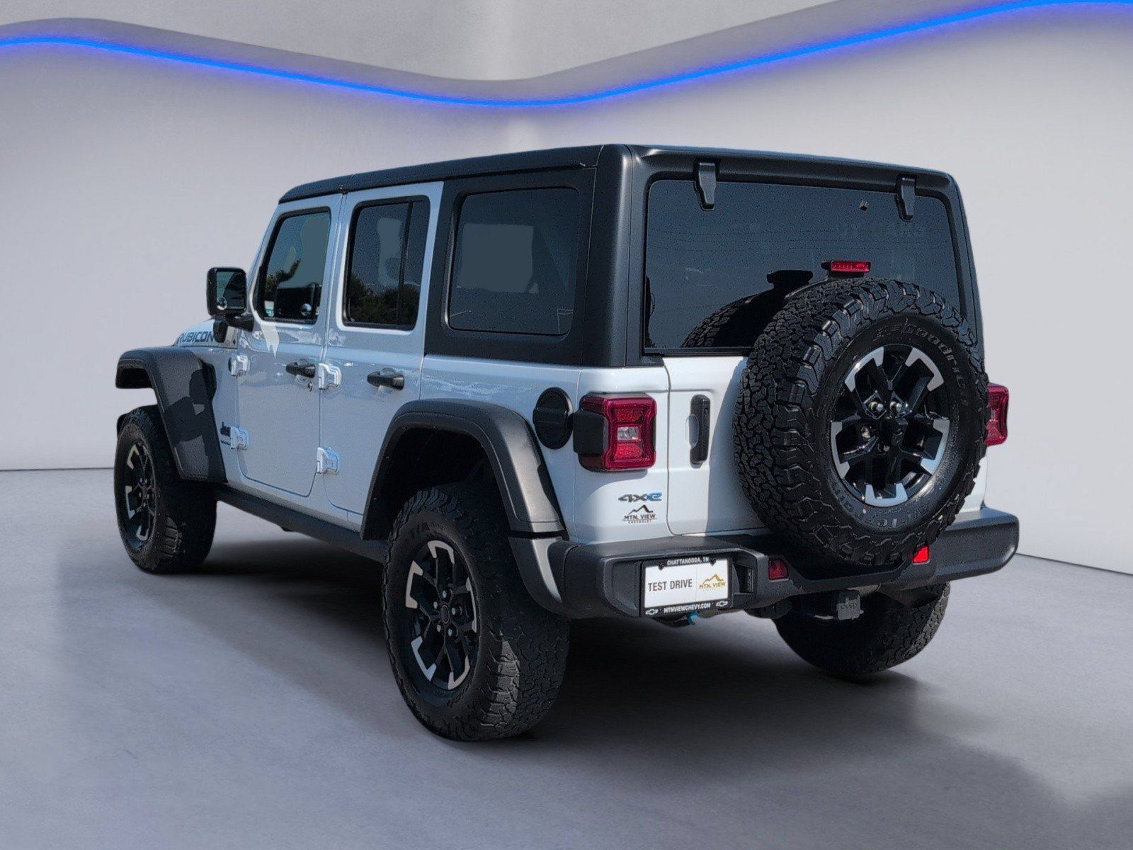 Used 2024 Jeep Wrangler Unlimited Rubicon 4xe AWD/4WD image 3