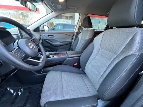 Used 2022 Nissan Rogue SV image 11