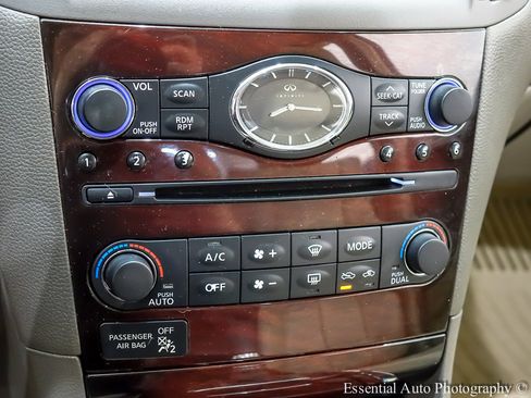 Used 2011 INFINITI G37 x Sedan w/ Premium Pkg image 23