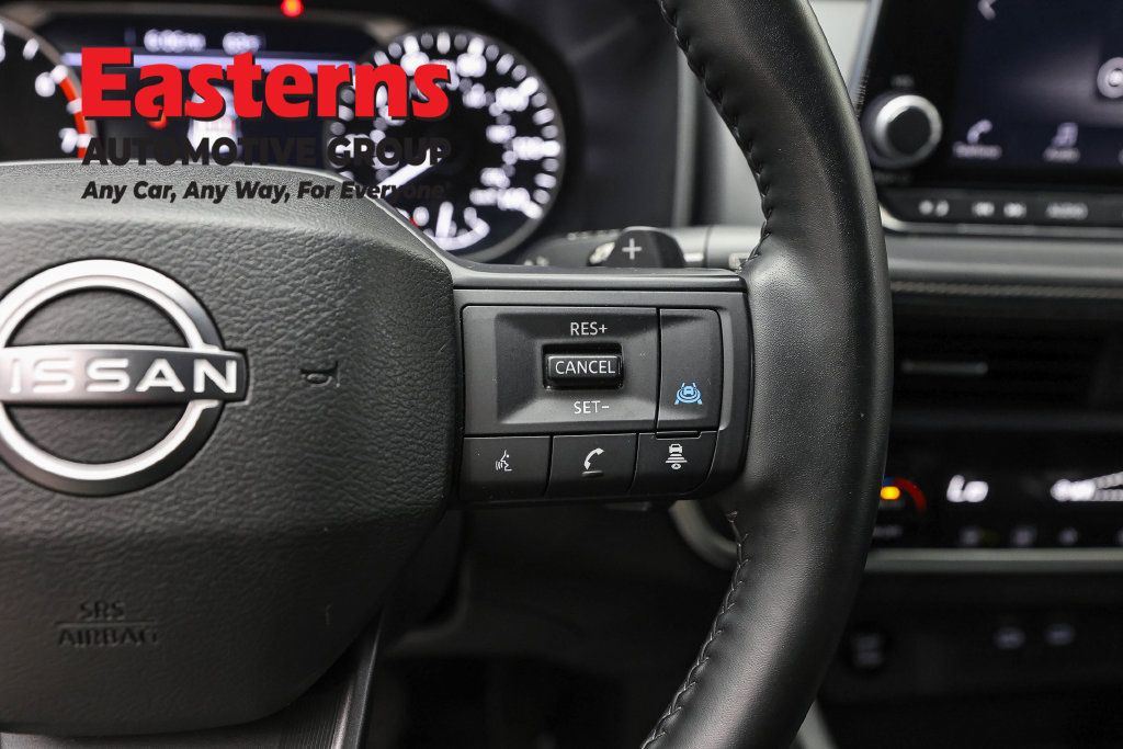 Used 2025 Nissan Rogue SV AWD/4WD image 17