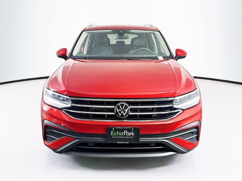 Used 2024 Volkswagen Tiguan SE AWD/4WD image 2