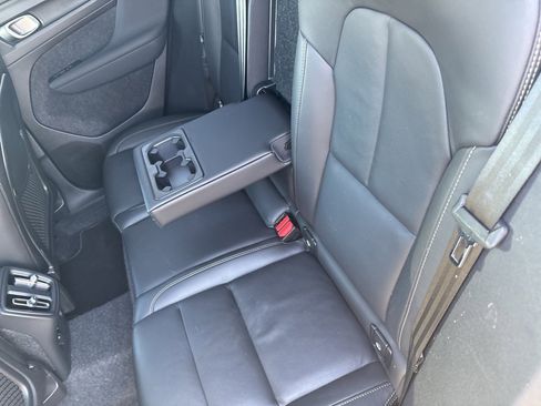 Certified 2025 Volvo XC40 B5 Plus image 34