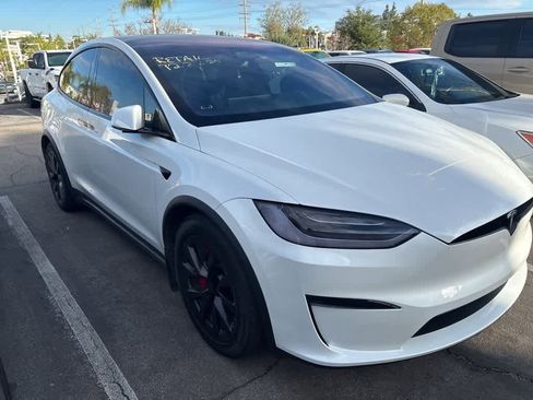 Used 2023 Tesla Model X Plaid image 3