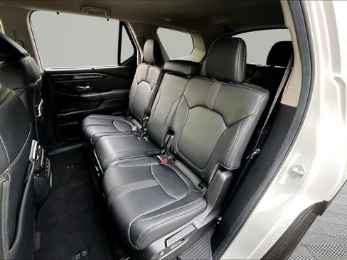 Used 2025 Honda Pilot EX-L image 18