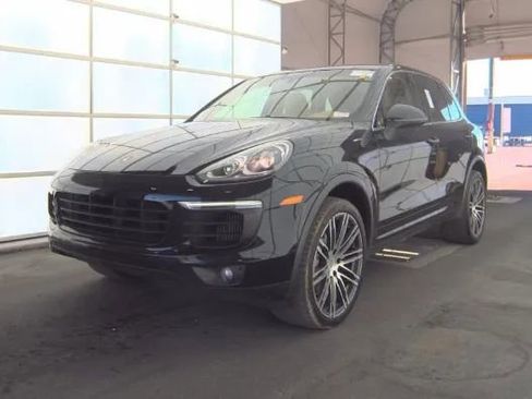 Used 2015 Porsche Cayenne S image 1