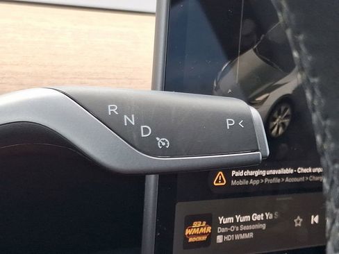 Used 2022 Tesla Model Y Long Range image 16