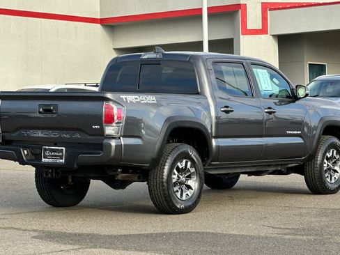Used 2022 Toyota Tacoma TRD Off-Road w/ Technology Package image 2