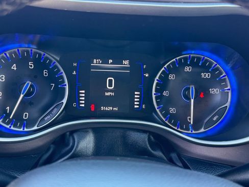 Used 2022 Chrysler Voyager LX image 14