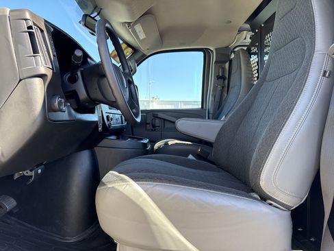 Used 2024 GMC Savana 2500 w/ Driver Convenience Package image 16