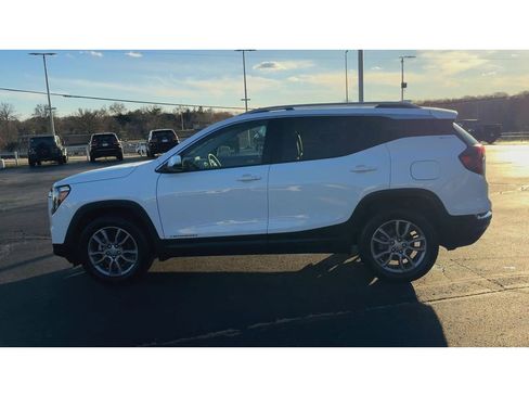 Certified 2024 GMC Terrain SLT image 5