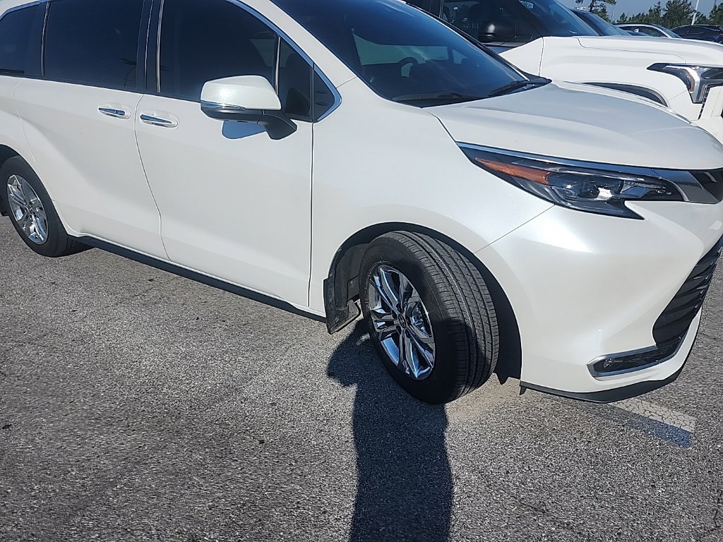 Used 2024 Toyota Sienna Platinum AWD/4WD image 15