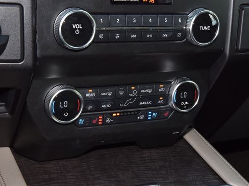 Used 2020 Ford Expedition Limited w/ Equipment Group 301A image 30