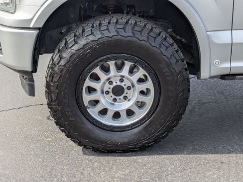 Used 2018 Ford F150 Platinum w/ Equipment Group 701A Luxury AWD/4WD image 11