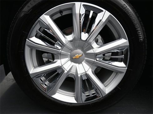 Used 2024 Chevrolet Tahoe High Country image 2