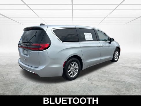 Certified 2024 Chrysler Pacifica Touring-L FWD image 5