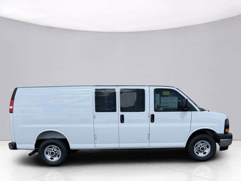 Used 2026 GMC Savana 2500 Extended w/ Driver Convenience Package RWD image 6