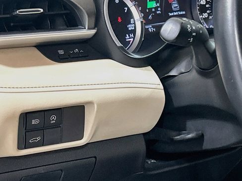 Used 2023 Toyota Highlander XLE FWD image 8