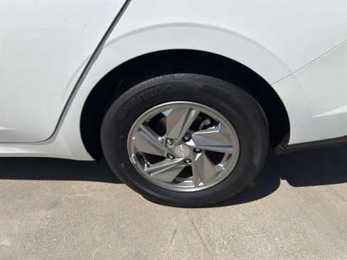 New 2026 Hyundai Elantra SE FWD image 6