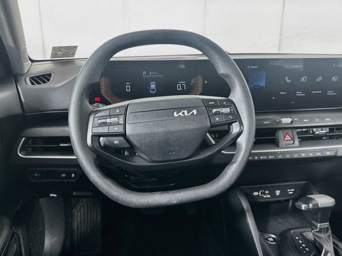 Used 2025 Kia K4 FWD image 18