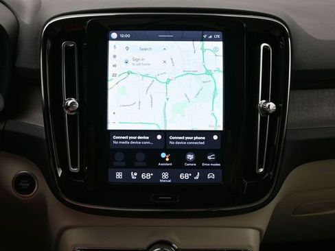 Used 2023 Volvo XC40 B5 Plus w/ Driver Assist Package AWD/4WD image 14