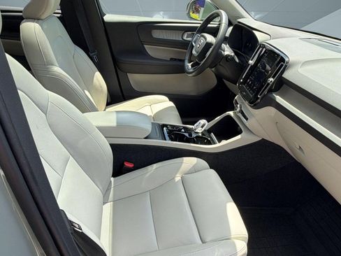 Certified 2024 Volvo XC40 B5 Plus AWD/4WD image 24