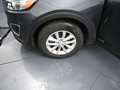 Used 2017 Kia Sorento AWD image 13