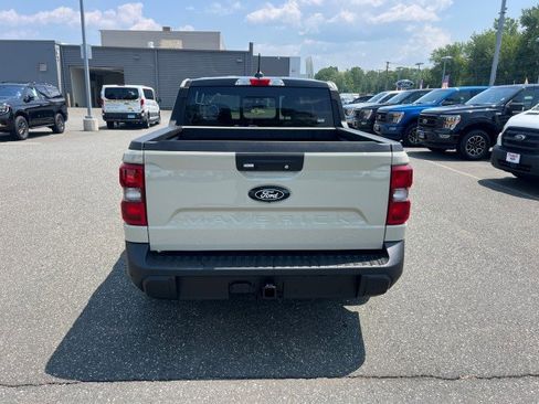 New 2025 Ford Maverick Lariat w/ Black Appearance Package image 4